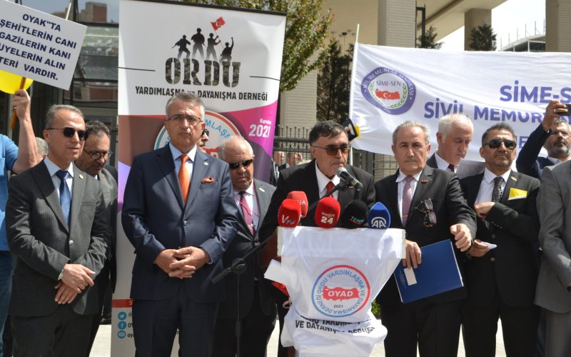 OYAD ( ORDU YARDIMLAŞMA ve DAYANIŞMA DERNEĞİ) OYAK ÖNÜNDE TOPLANDI.