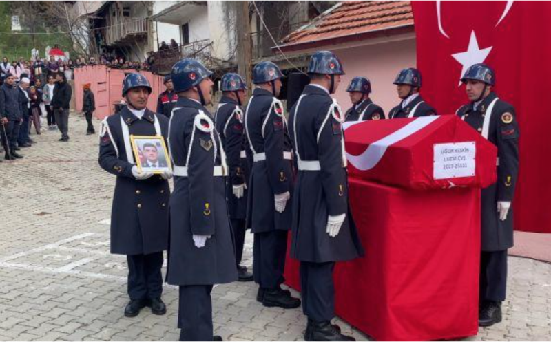 KAZADA HAYATINI KAYBEDEN UZMAN ÇAVUŞA ACI VEDA