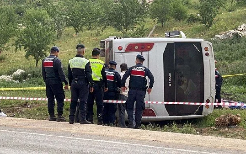 Gaziantep’te feci kaza: Astsubay öldü, 17 yaralı