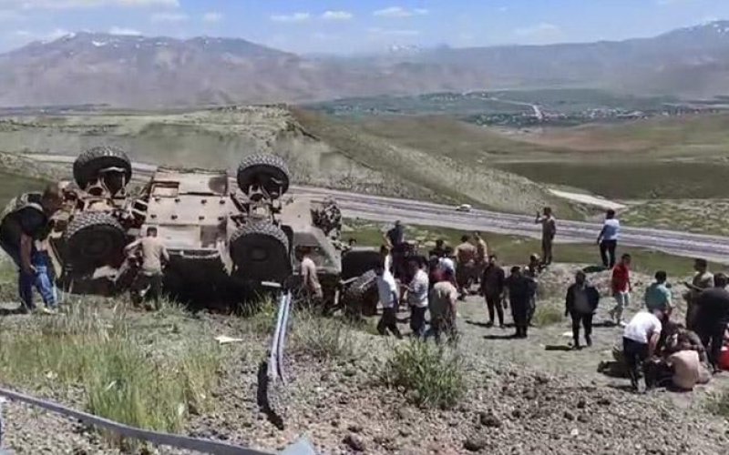 Van’da askeri araç kaza yaptı! Yaralılar var