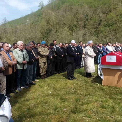 Koğuştaki yatağında ölü bulunan asker son yolculuğuna uğurlandı