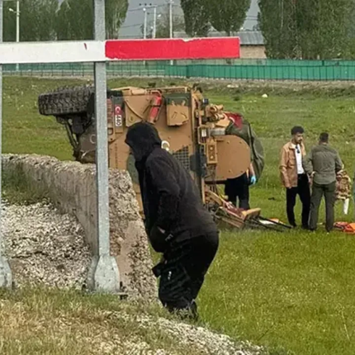 Hakkari’de askeri araç şarampole yuvarlandı: 2 yaralı