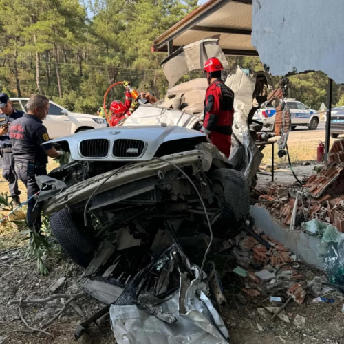 Uzman Çavuş, Direksiyon Hakimiyetini Kaybederek Eve Çarptı ve Hayatını Kaybetti