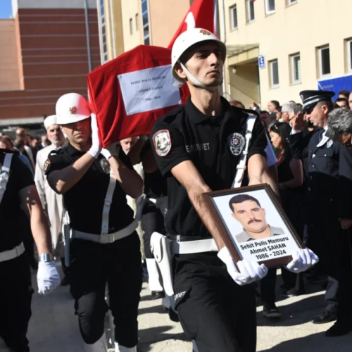 Şehit polis memurumuz için tören; yaralı arkadaşı da katıldı